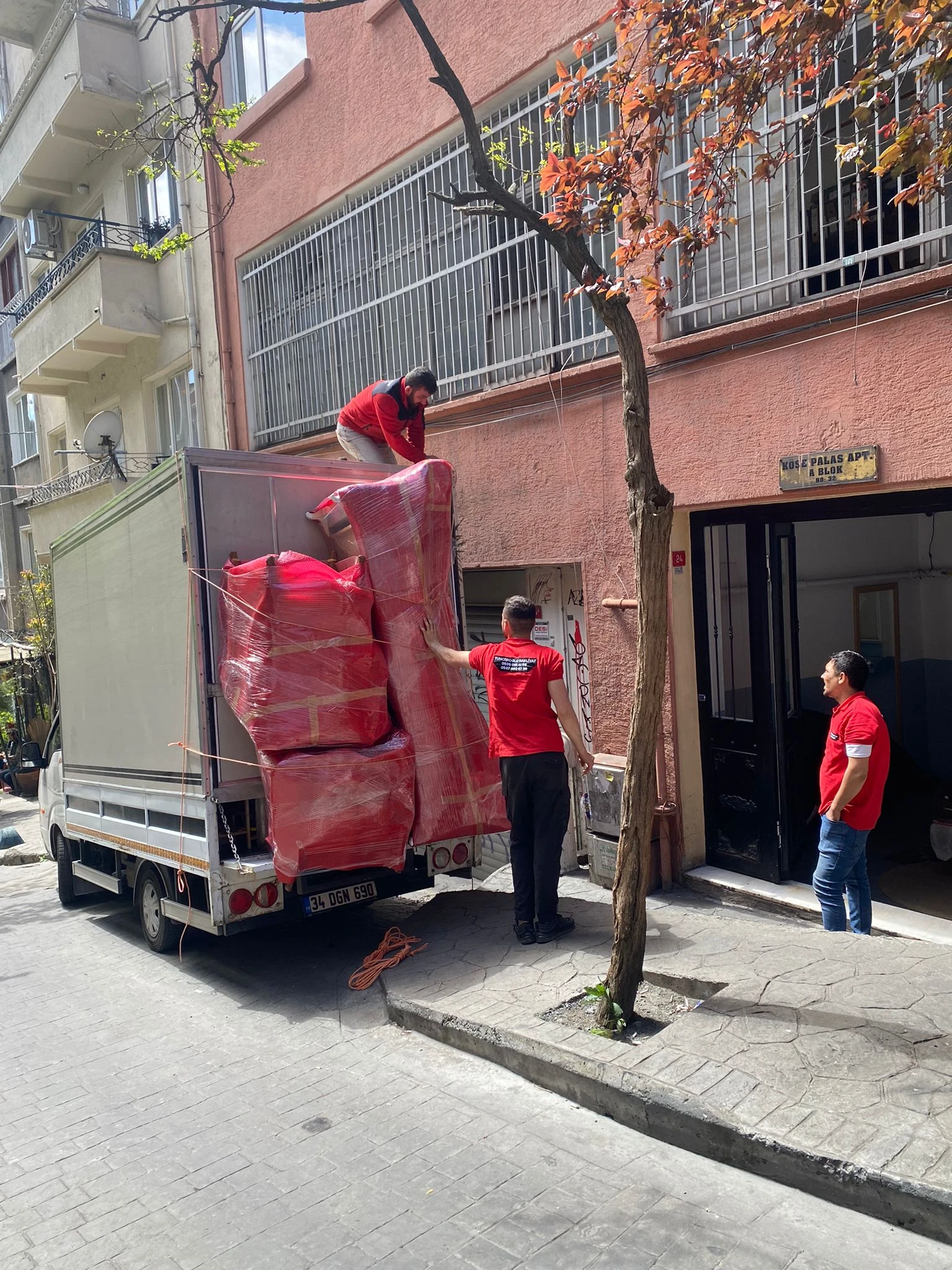 Kamyona Eşya Yükleme ve İstifleme